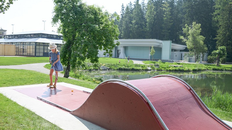 minigolf famille splendide crans montana.jpg minigolf famille splendide crans montana.jpg